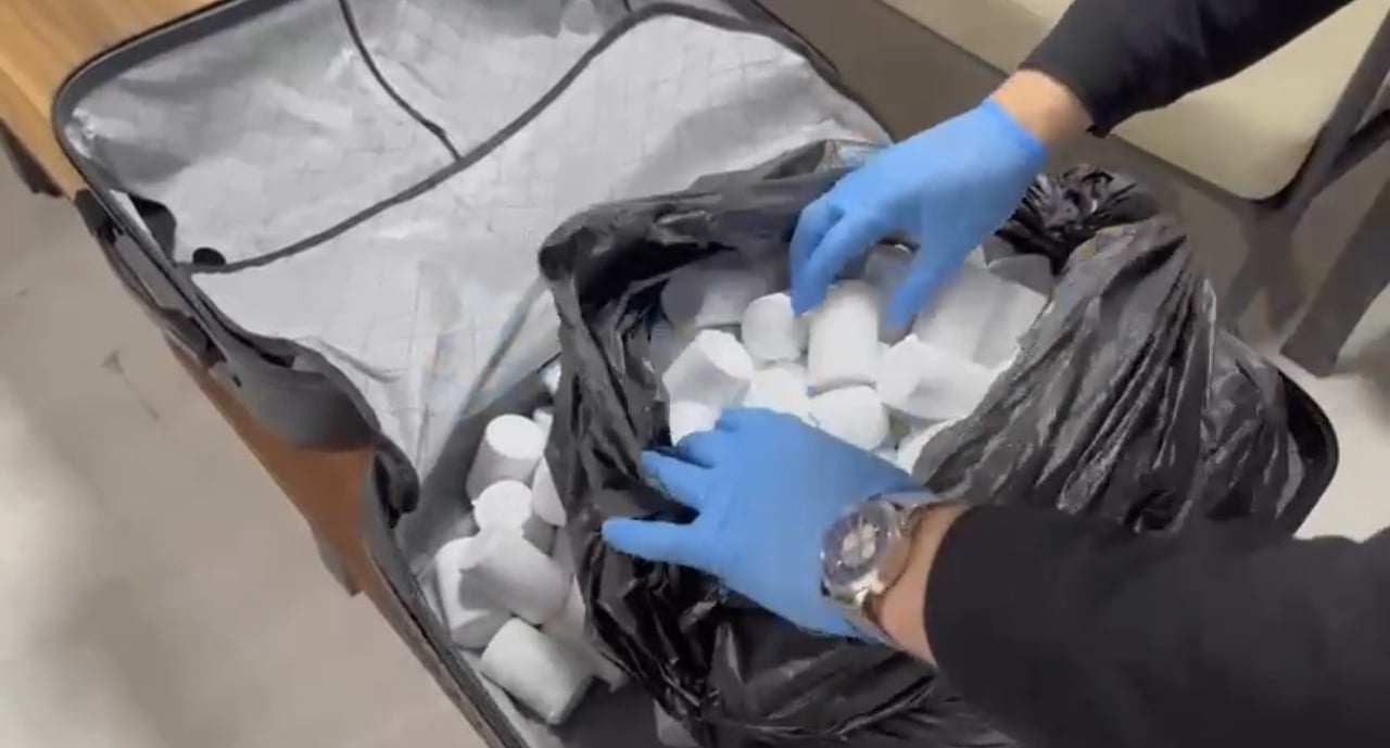 SAMSUN’UN ÇARŞAMBA İLÇESİNDE DÜZENLENEN UYUŞTURUCU OPERASYONUNDA 18 BİN 900 ADET UYUŞTURUCU HAP...