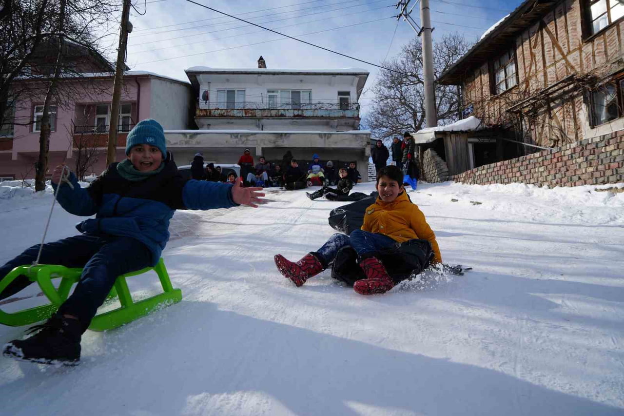 SAMSUN’UN LADİK İLÇESİNDE SÖMESTR TATİLİNİ FIRSAT BİLEN ÇOCUKLAR, "MUHTARIN YOKUŞU" OLARAK BİLİNEN...