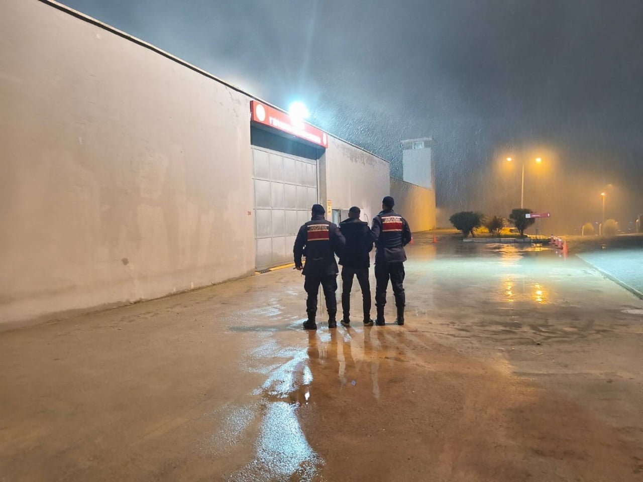 SAMSUN’UN TEKKEKÖY İLÇESİNDE JANDARMA EKİPLERİNCE DÜZENLENEN UYUŞTURUCU OPERASYONUNDA SENTETİK...