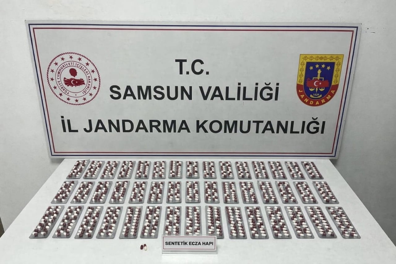 SAMSUN’UN TEKKEKÖY İLÇESİNDE JANDARMA EKİPLERİNCE DÜZENLENEN UYUŞTURUCU OPERASYONUNDA SENTETİK...