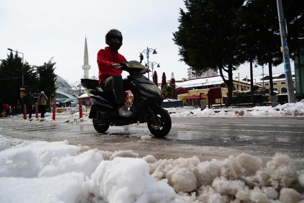 SAMSUN VALİLİĞİ, OLUMSUZ HAVA KOŞULLARI NEDENİYLE MOTOSİKLET VE MOTOKURYELERE GETİRİLEN TRAFİĞE...