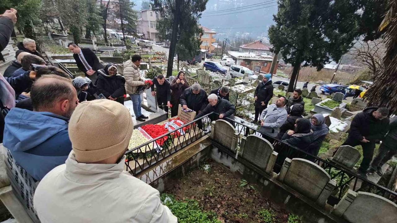 SAMSUNSPOR KAFİLESİNİ TAŞIYAN OTOBÜSÜN, 36 YIL ÖNCE KAMYONLA ÇARPIŞMASI SONUCU HAYATINI KAYBEDEN...