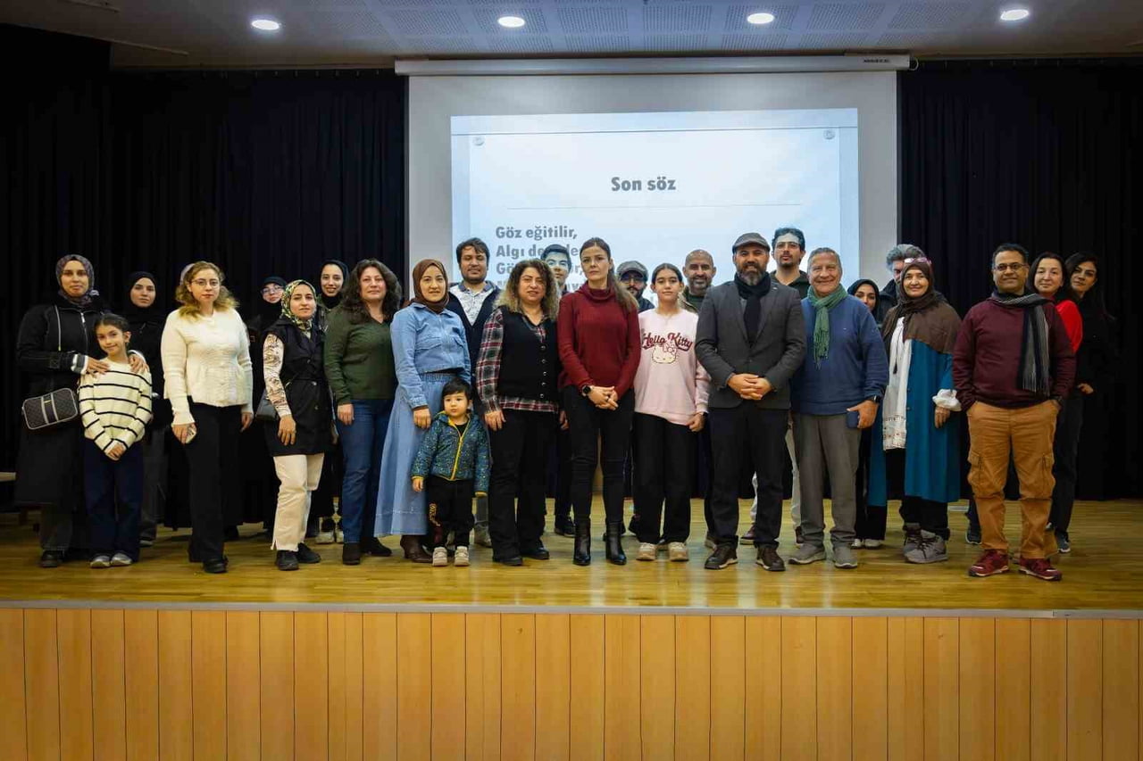 SANCAKTEPE’DE FOTOĞRAFIN "GERÇEK HİKÂYELERİ" KONUŞULDU