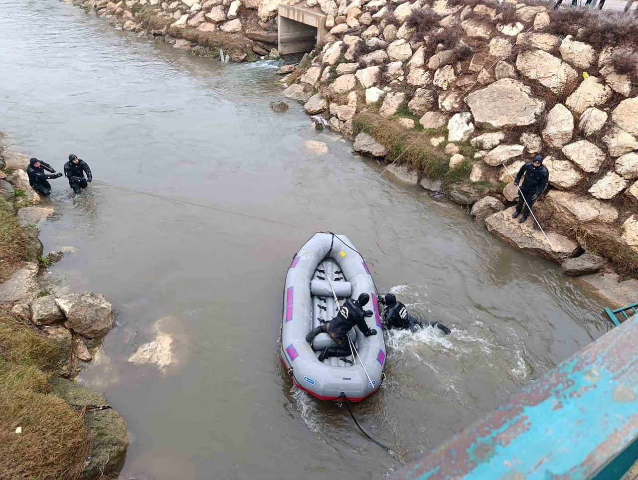 ŞANLIURFA’DA SULAMA KANALINDA KAYBOLAN SÜRÜCÜYÜ ARAMA ÇALIŞMALARI SÜRÜYOR