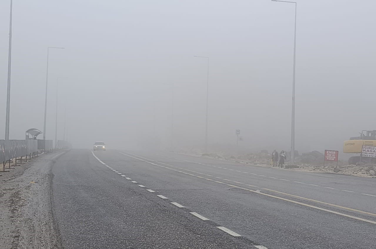 ŞANLIURFA’DA YOĞUN SİS VE YAĞMUR ETKİLİ OLUYOR