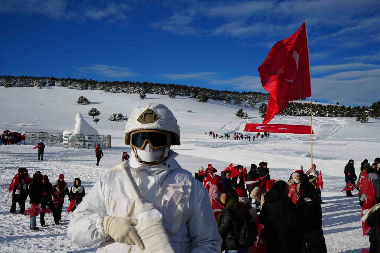 SARIKAMIŞ HAREKATI'NIN 111. YILI ANMA ETKİNLİKLERİ ÇERÇEVESİNDE BİNLERCE İNSAN KIZILÇUBUK TOPLANMA...