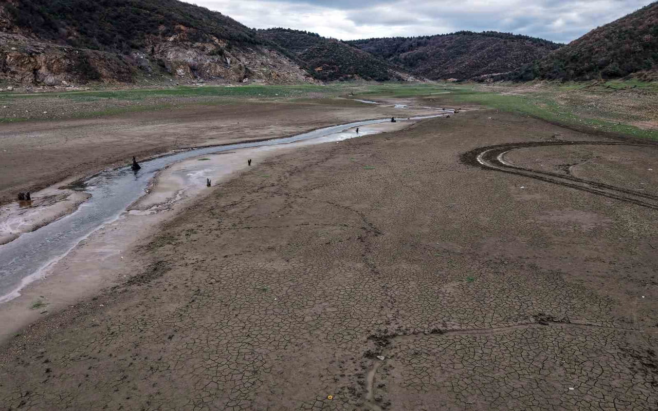 SAZLIDERE BARAJINDA AZALAN SU SEVİYESİ KENTİN KURAKLIK İLE KARŞI KARŞIYA OLDUĞUNU GÖZLER ÖNÜNE...