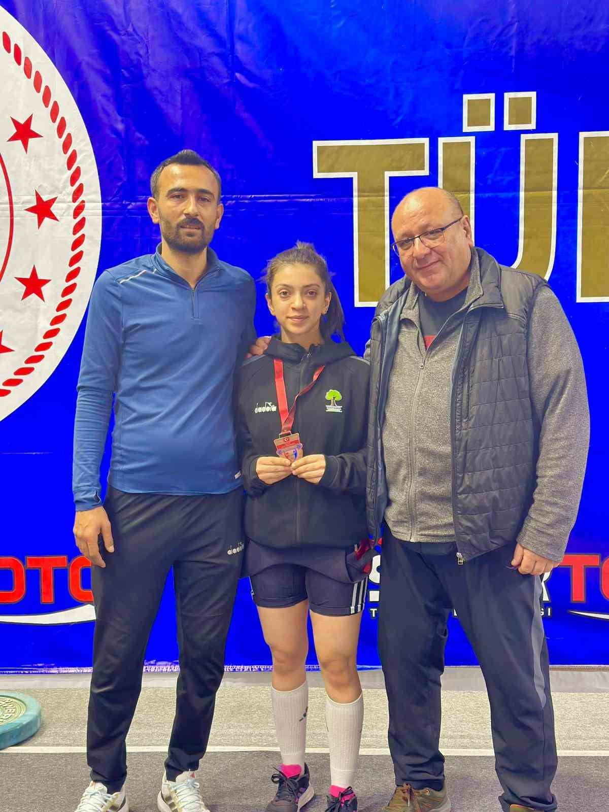 ŞEHİTKAMİL BELEDİYESİ SPORCULARI HATİCE CELLAT VE EDANUR YILMAZ RECEP YAZICIOĞLU YILDIZLAR...