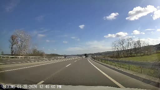 Şerit ihlali yaparak araçların dibinden geçti: Kazaya davetiye çıkaran sürücü canları hiçe...