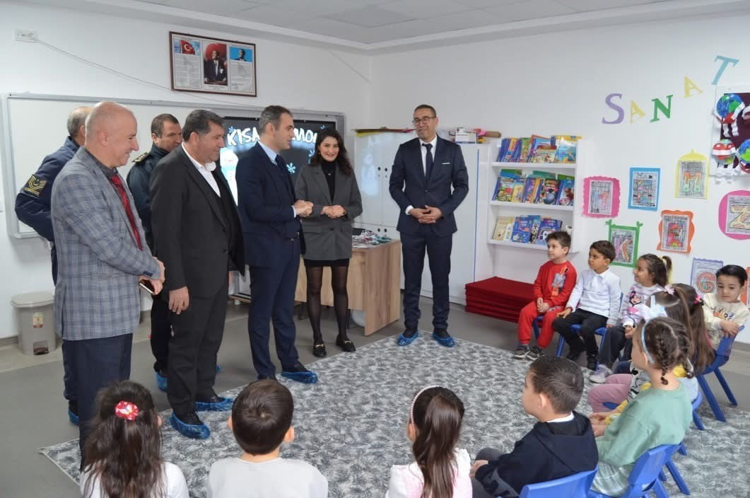 SIDIKA-ABDULGANİ GÜNGÖR İLKOKULUNDA DÜZENLENEN TÖRENE KAYMAKAM MURAT METE, BELEDİYE BAŞKANI DAVUT...