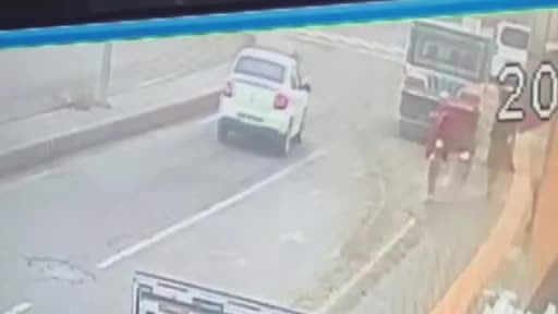 Siirt'te otomobilin yayaya çarptığı anlar kamerada