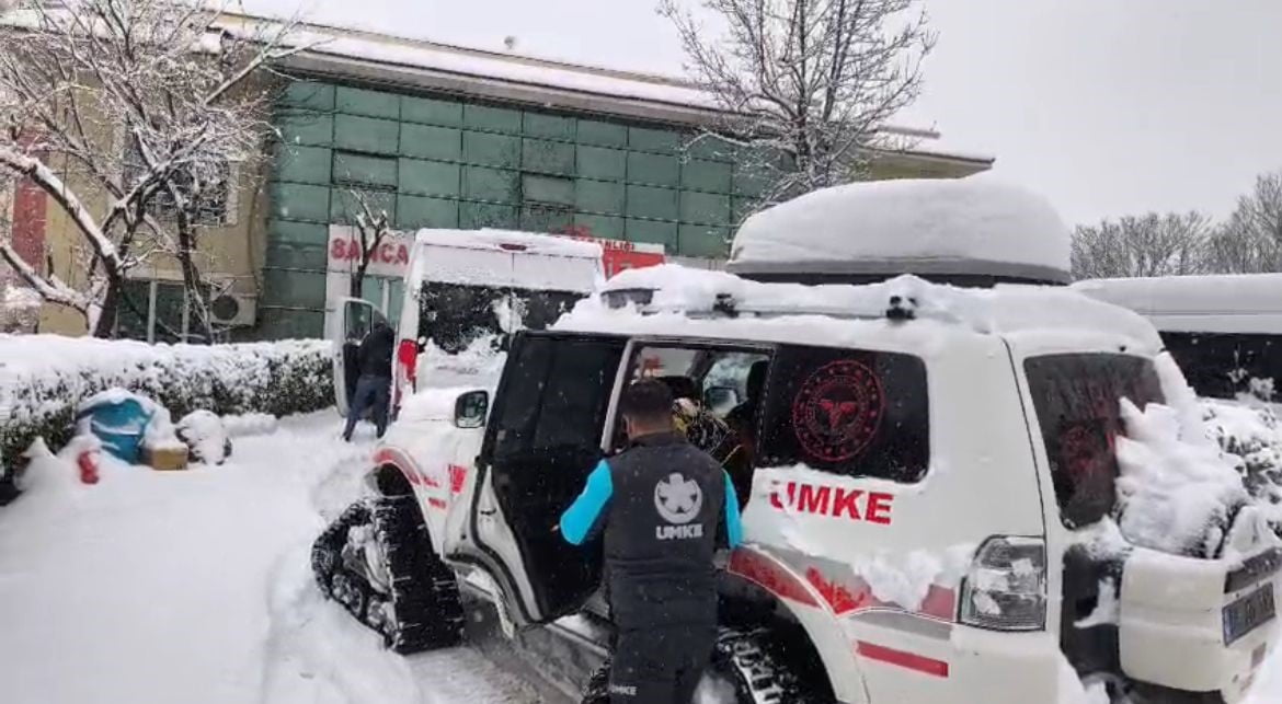 SİİRT’TE DİYALİZ HASTASI 85 YAŞINDAKİ VATANDAŞ, UMKE EKİBİ TARAFINDAN PALETLİ ARAÇLA...