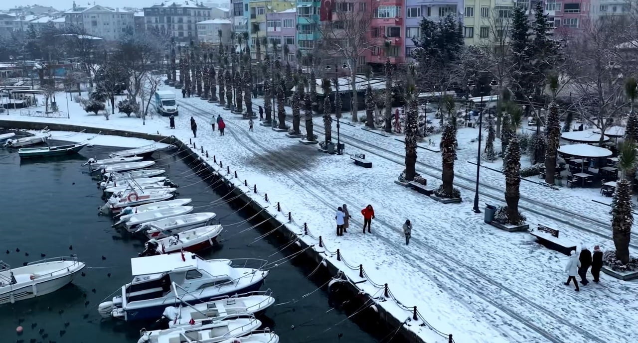 SİLİVRİ BEYAZ ÖRTÜ İLE KAPLANDI: KAR YAĞIŞI HAVADAN GÖRÜNTÜLENDİ