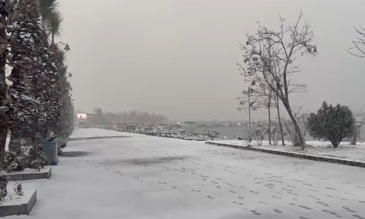 SİLİVRİ GÜNE KAR YAĞIŞI İLE BAŞLADI