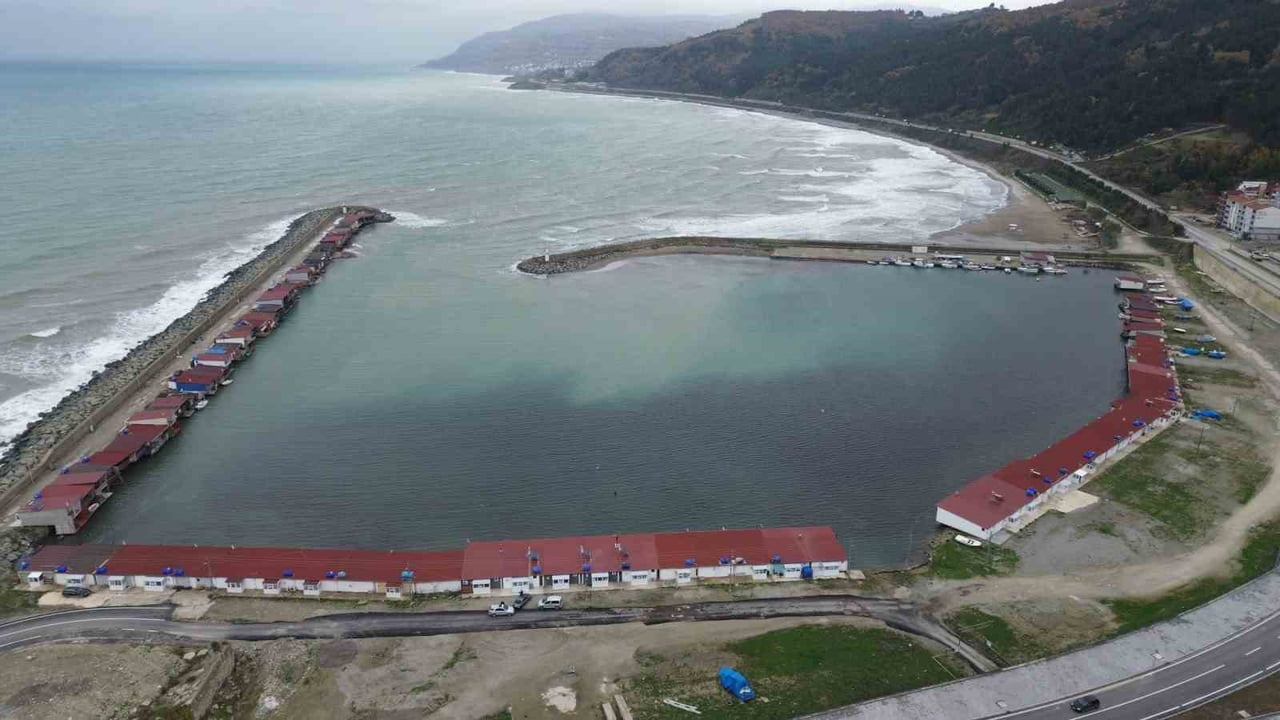 SİNOP'TA LİMANDA İMARA AYKIRI 106 TAŞINMAZ İÇİN 30 GÜN İÇİNDE SAHİPLERİNCE YIKILMAMASI DURUMUNDA...