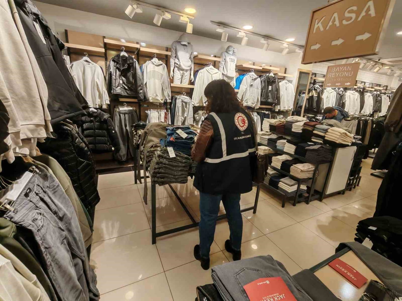 SİNOP'TA TÜKETİCİNİN KORUNMASI AMACIYLA FAHİŞ FİYAT VE YANILTICI ETİKET DENETİMLERİ...