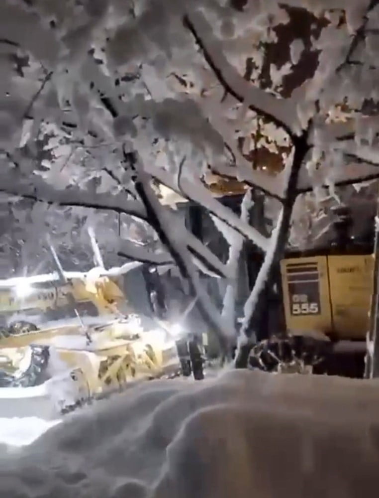 SİNOP GENELİNDE GÜNLERDİR ETKİSİNİ SÜRDÜREN YOĞUN KAR YAĞIŞI, HAYATI FELÇ ETTİ.