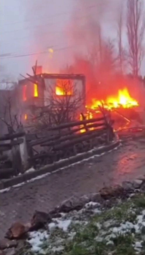 SİNOP’UN DURAĞAN İLÇESİNDE ÇIKAN YANGINDA, AHŞAP BİR KÖY EVİ TAMAMEN YANARAK KÜLE...