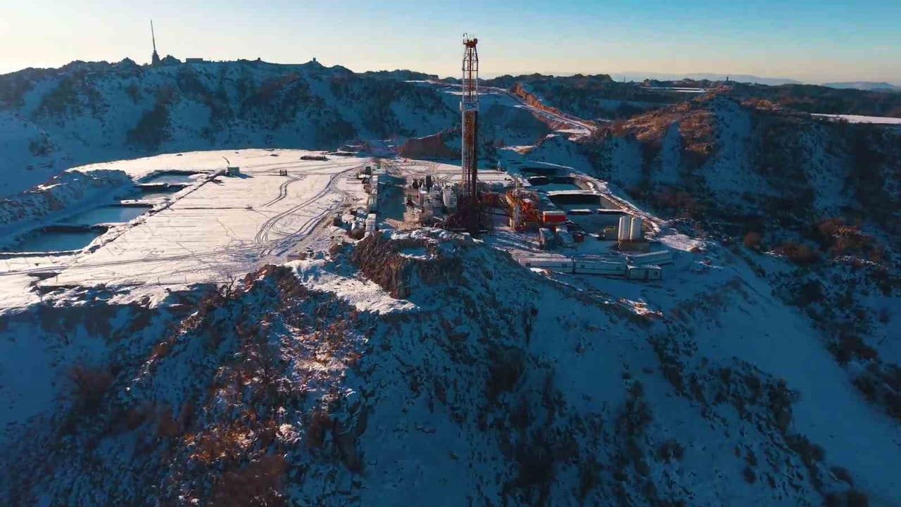 ŞIRNAK'IN GABAR DAĞINDA ZORLU KIŞ ŞARTLARINA RAĞMEN PETROL ÜRETİM ÇALIŞMALARI SÜRÜYOR