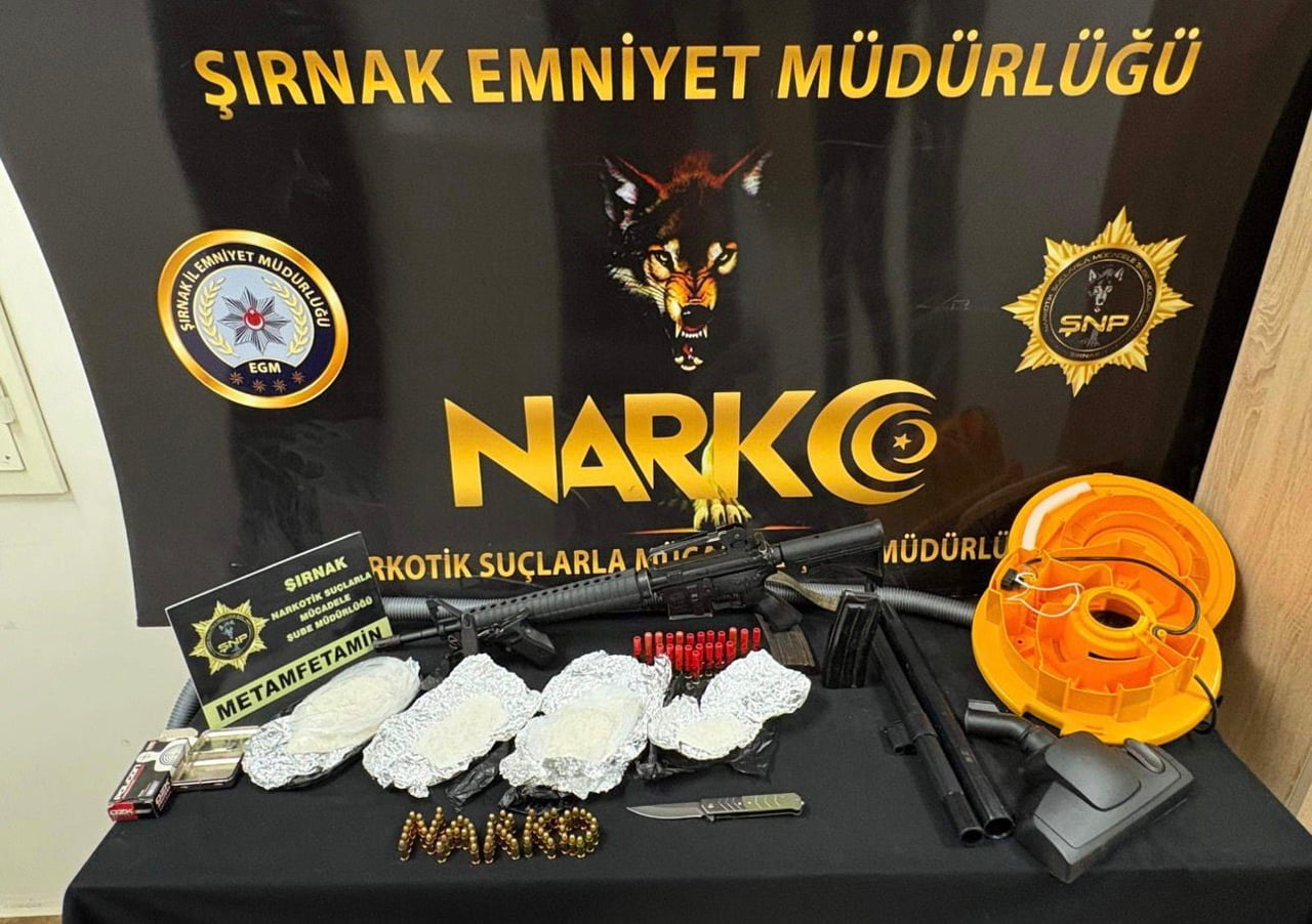 ŞIRNAK'TA DÜZENLENEN OPERASYONLARDA ÇOK SAYIDA GÜMRÜK KAÇAĞI MALZEME, UYUŞTURUCU VE SİLAH ELE...