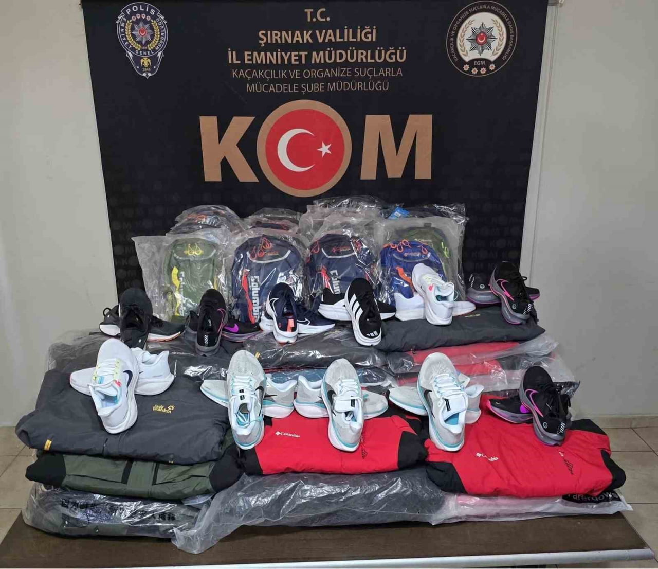 ŞIRNAK'TA POLİS EKİPLERİNCE DÜZENLENEN NARKOTİK VE KAÇAKÇILIK OPERASYONLARINDA 29 KİŞİ GÖZALTINA...