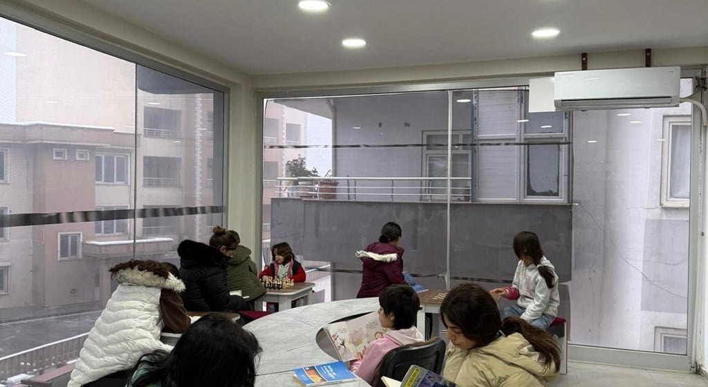 ŞIRNAK AİLE VE SOSYAL HİZMETLER İL MÜDÜRLÜĞÜ, KIŞ MEVSİMİNİN SOĞUK VE KARLI GÜNLERİNE RAĞMEN ÇOCUK...