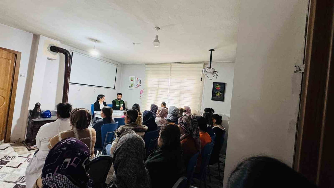 ŞIRNAK’IN BEYTÜŞŞEBAP İLÇESİNDE YEŞİLAY CEMİYETİNİN TEMSİLCİLERİ TARAFINDA ZARARLI ALIŞKANLIKLA...