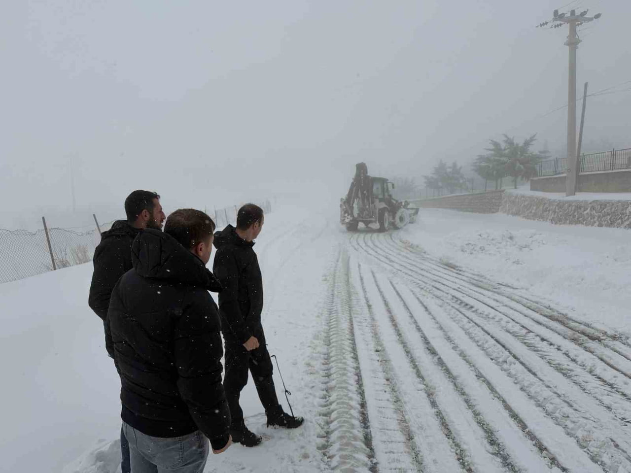 ŞIRNAK’IN GÜÇLÜKONAK İLÇESİNDE ETKİLİ OLAN OLUMSUZ HAVA KOŞULLARI VE YOĞUN KAR YAĞIŞI SONRASI...