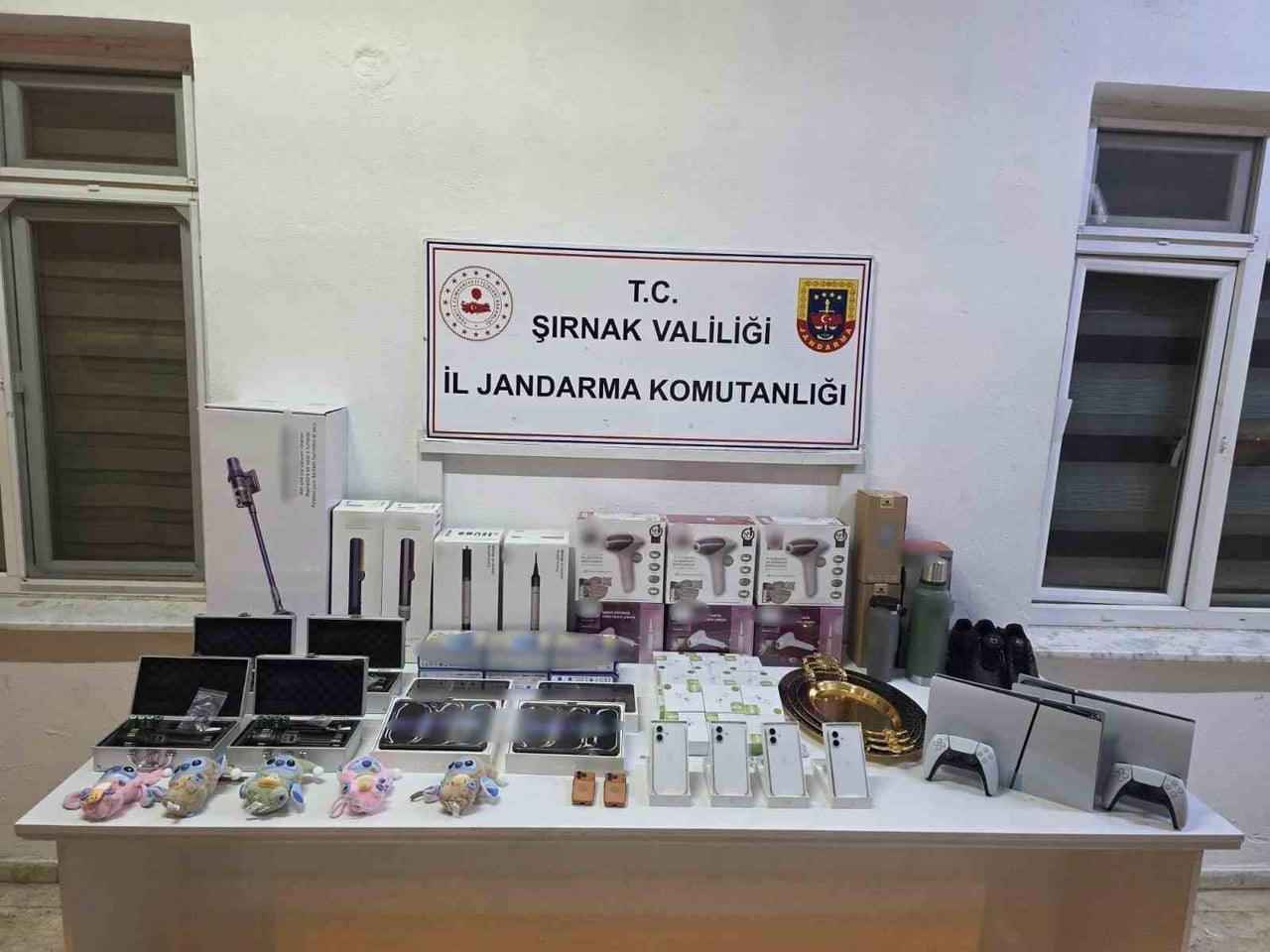 ŞIRNAK’TA JANDARMA EKİPLERİNCE KAÇAKÇILIK VE NARKOTİK SUÇLARLA MÜCADELE KAPSAMINDA DÜZENLENEN...