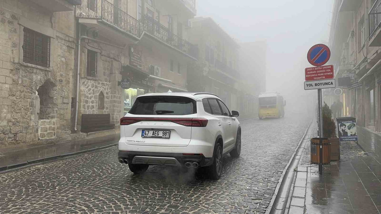 SİS NEDENİYLE GÖRÜŞ MESAFESİNİN AZALDIĞI GÜZERGAHLARDA DA SÜRÜCÜLER DİKKATLİ...