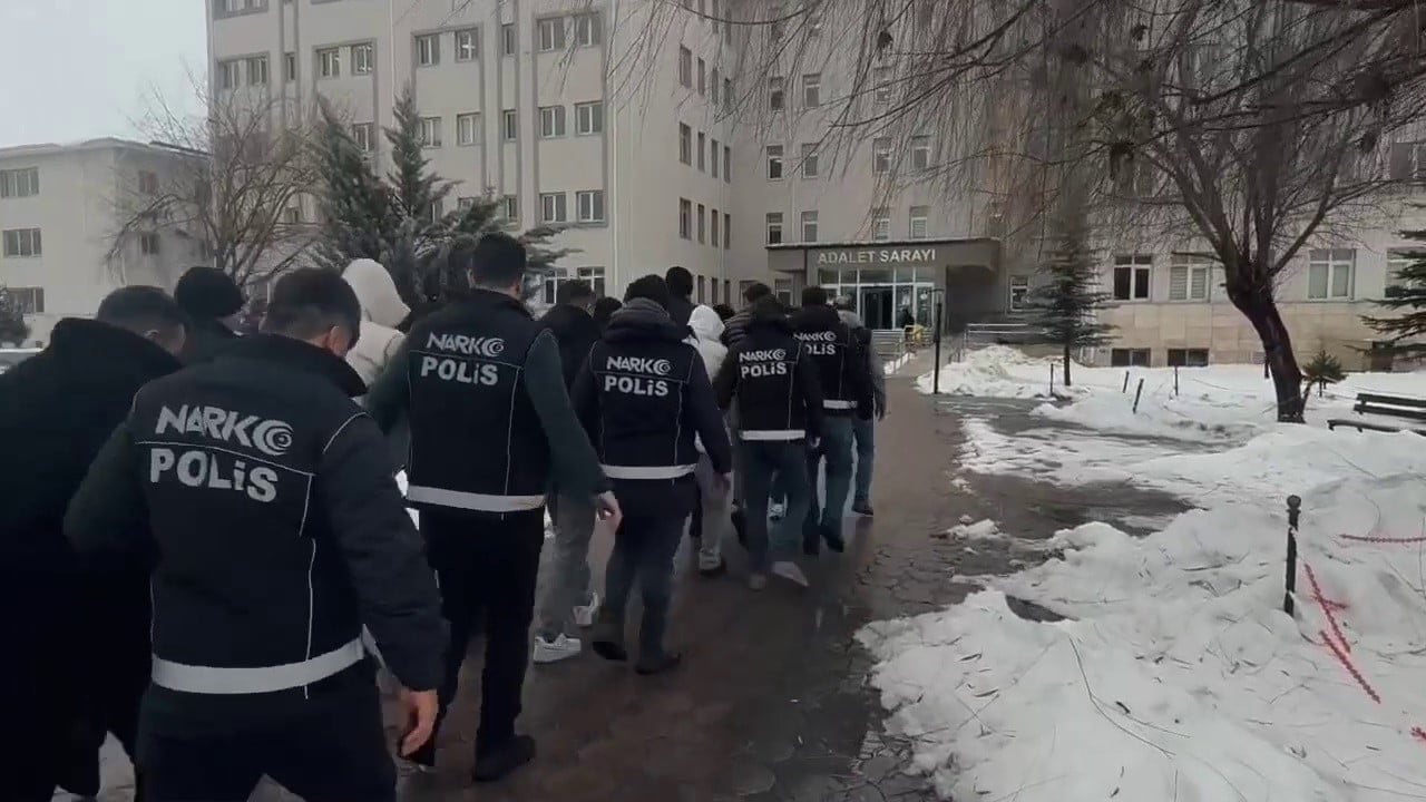 SİVAS'TA NARKOTİK EKİPLERİNCE DÜZENLENEN OPERASYONDA 9 ŞÜPHELİ YAKALANDI