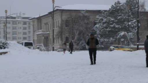 Sivas eski günlerine döndü, Tarihi Kent Meydanı karla kaplandı