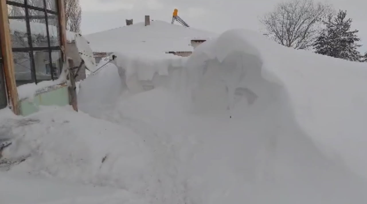 SİVAS’TA BİNA BOYU KADAR YAĞAN KAR, RUSYA’NIN KAMÇATKA BÖLGESİNİ ARATMADI. KIRSALDA YAŞAYAN...