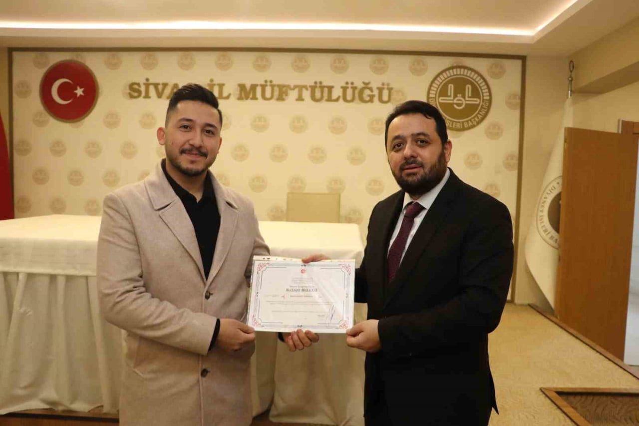 SİVAS’TA DİN GÖREVLİLERİNE KUR’AN TİLAVETİ EĞİTİMİ VERİLDİ