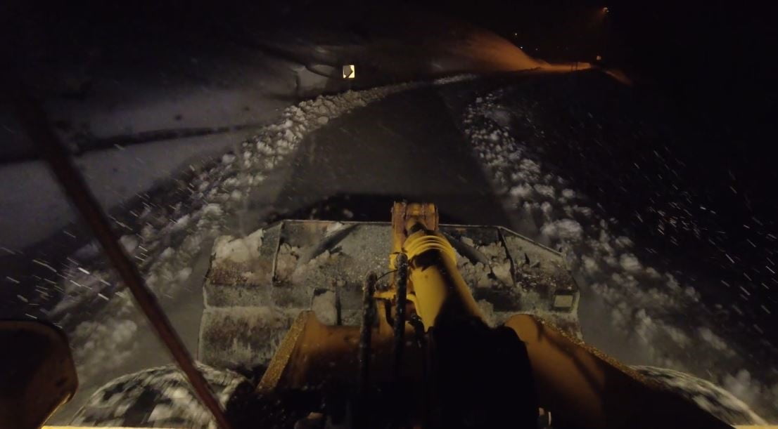 SİVAS’TA ETKİLİ OLAN YOĞUN KAR YAĞIŞI, KIRSAL KESİMLERDE ARAÇ ULAŞIMINI ETKİLEDİ. BİR KÖYDE...