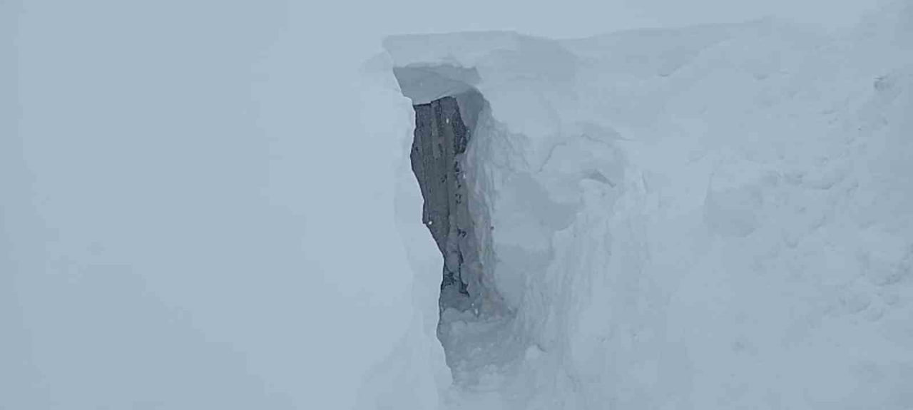 SİVAS’TA KÖYDE YAŞAYAN BİR VATANDAŞ, HAYVANLARININ OLDUĞU AHIRIN KAPISINI BULAMADI. YAKLAŞIK 3...