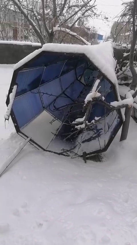 SİVAS’TA MERKEZE BAĞLI PINARCA KÖYÜNDE ETKİLİ OLAN ŞİDDETLİ RÜZGÂR NEDENİYLE CAMİNİN MİNARE KÜLAHI...