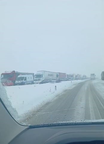 SİVAS’TA SABAH SAATLERİNDEN BU YANA ETKİSİNİ ARTIRAN KAR YAĞIŞI SONRASI ULAŞIMDA AKSAMALAR...