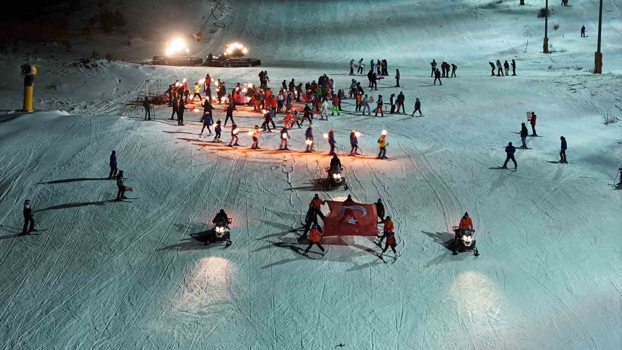 SİVAS YILDIZ DAĞI KIŞ SPORLARI TURİZM MERKEZİ’NDE RESMİ SEZON AÇILIŞI KAR ÜZERİNDE OYNANAN...