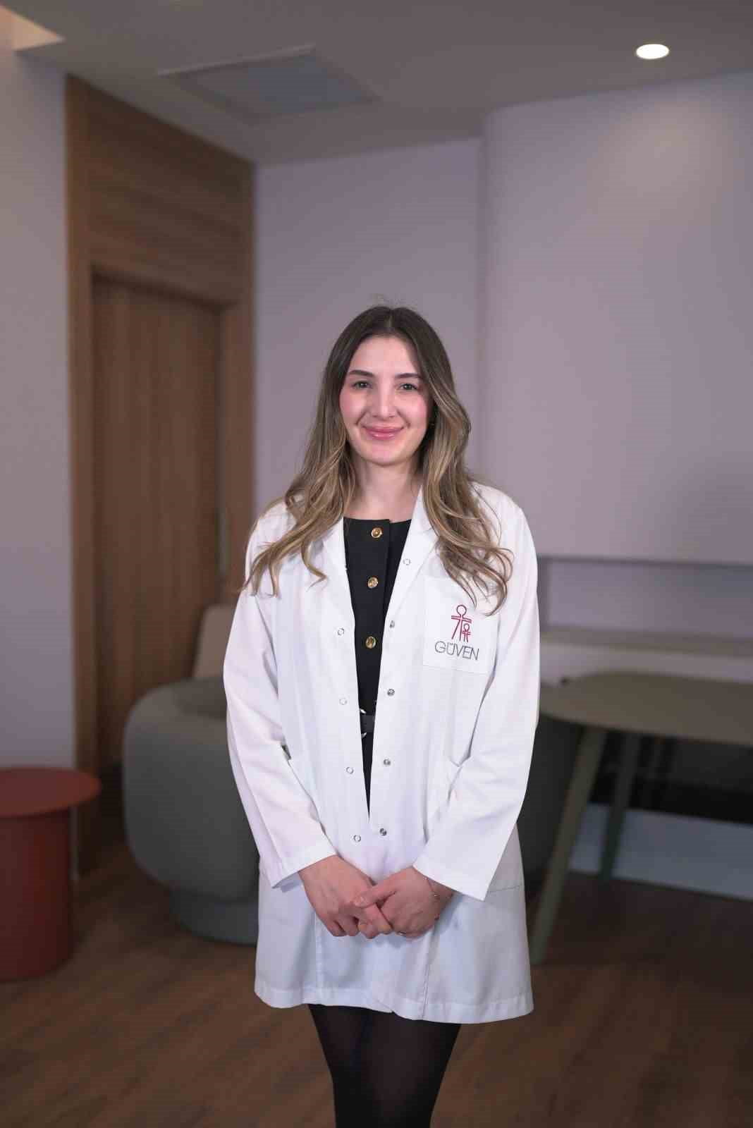 SOĞUK HAVA, DÜŞÜK NEM VE SIK SICAK DUŞLARIN KIŞ AYLARINDA CİLT BARİYERİNİ ZAYIFLATABİLDİĞİNİ...