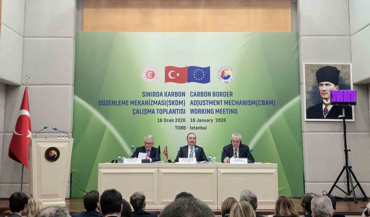 (SOLDAN SAĞA) DG TAXUD GENEL MÜDÜRÜ GERASSİMOS THOMAS, MUSTAFA TUZCU, ZEKİ KIVANÇ