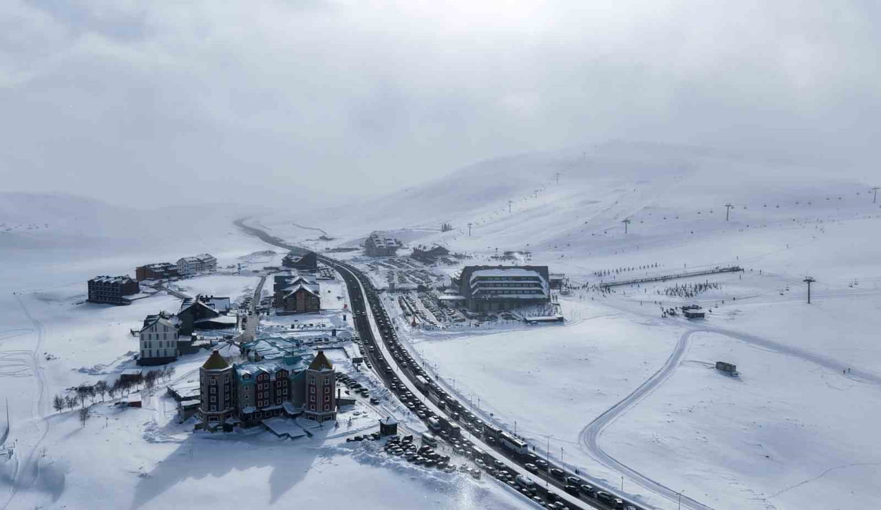 SÖMESTİRİN İLK HAFTA SONUNDA KAYSERİ'NİN GÖZDESİ ERCİYES KAYAK MERKEZİ; 250 BİN KİŞİYİ MİSAFİR...