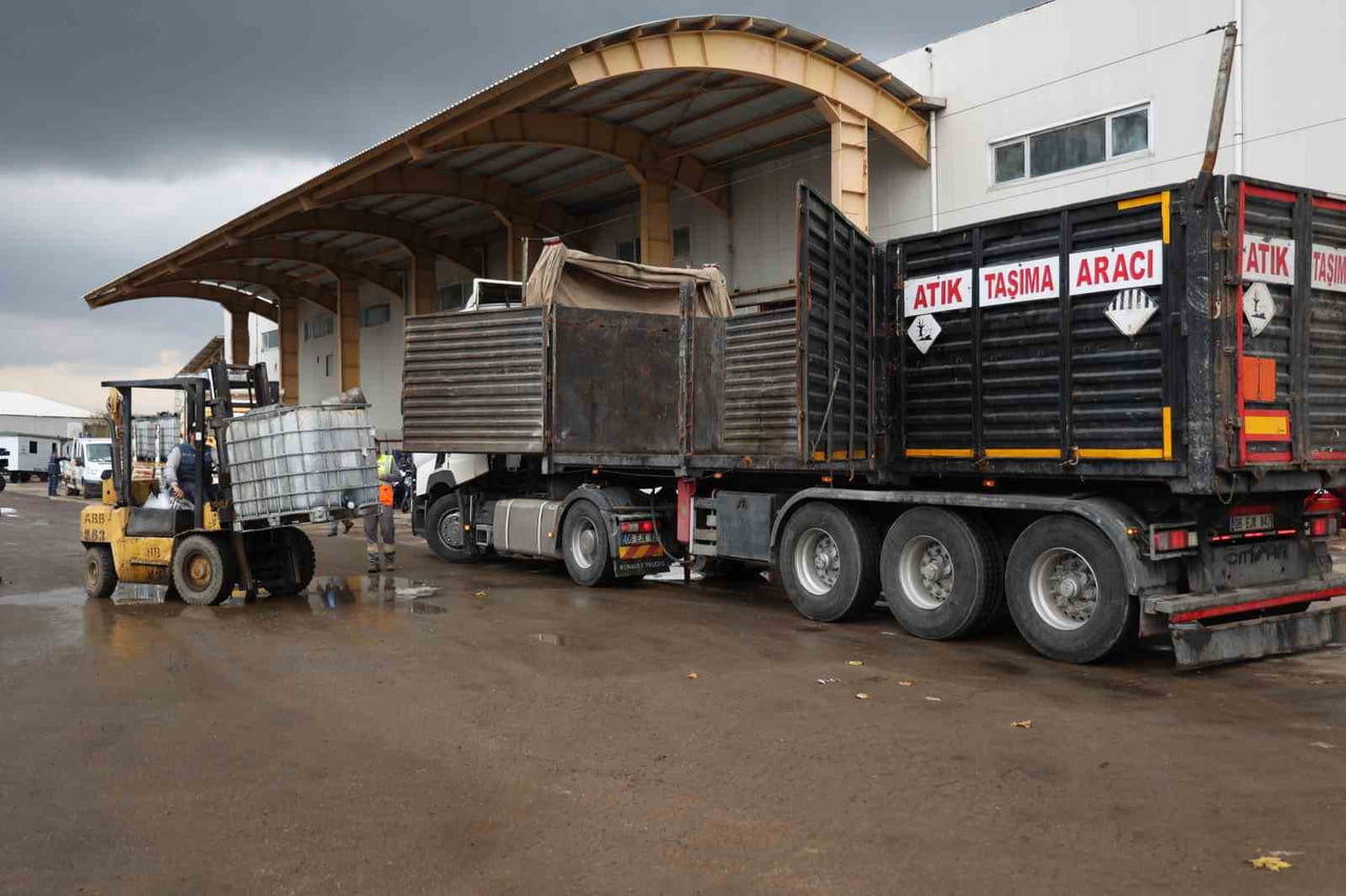 SON 3 YILDA TOPLAM 32 TON TEHLİKELİ ATIK BERTARAF EDİLİRKEN, 125 TON ATIK İSE GERİ DÖNÜŞÜME...