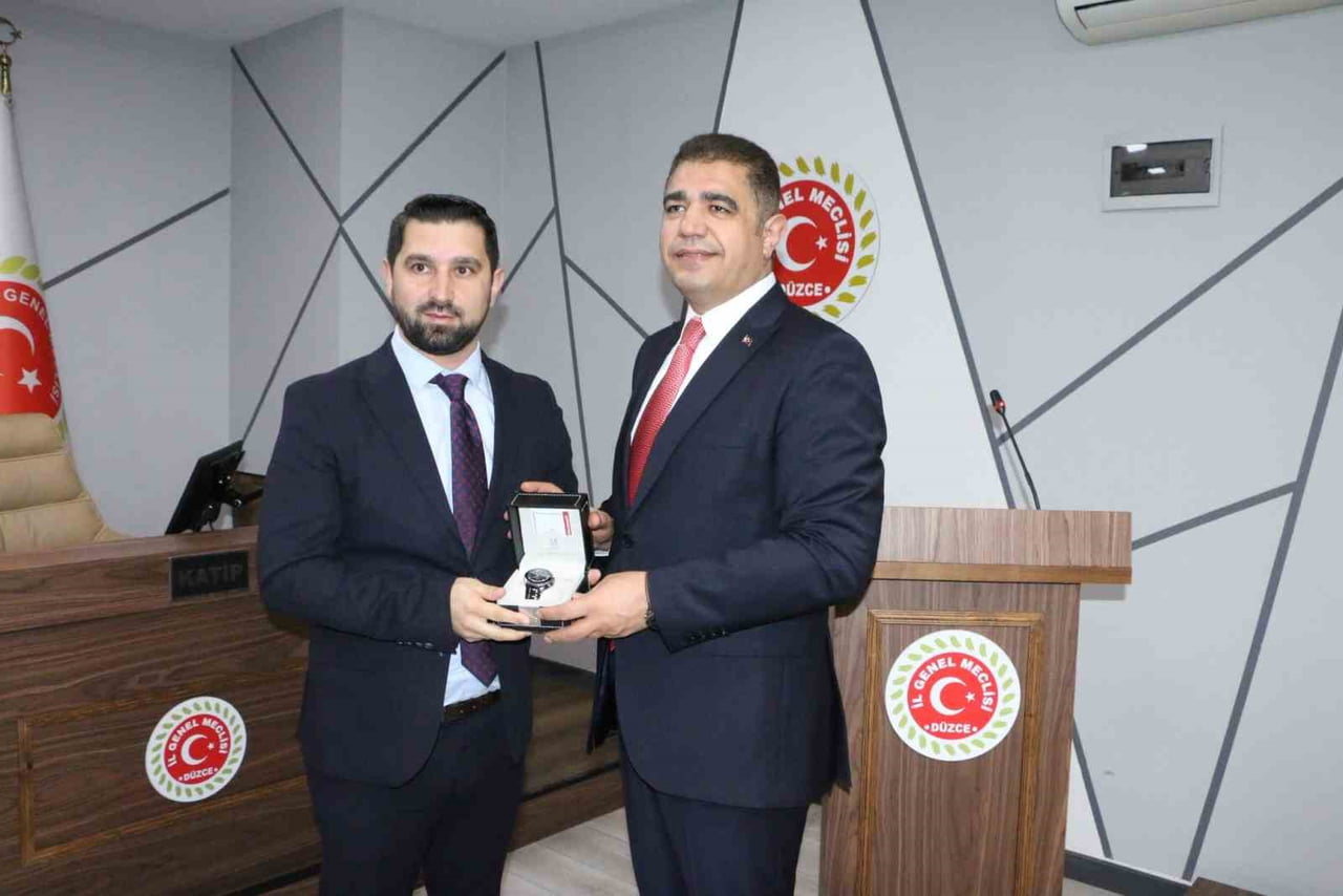 SON YAYIMLANAN VALİLER KARARNAMESİ İLE MÜLKİYE BAŞMÜFETTİŞLİĞİ GÖREVİNE ATANAN DÜZCE VALİSİ SELÇUK...