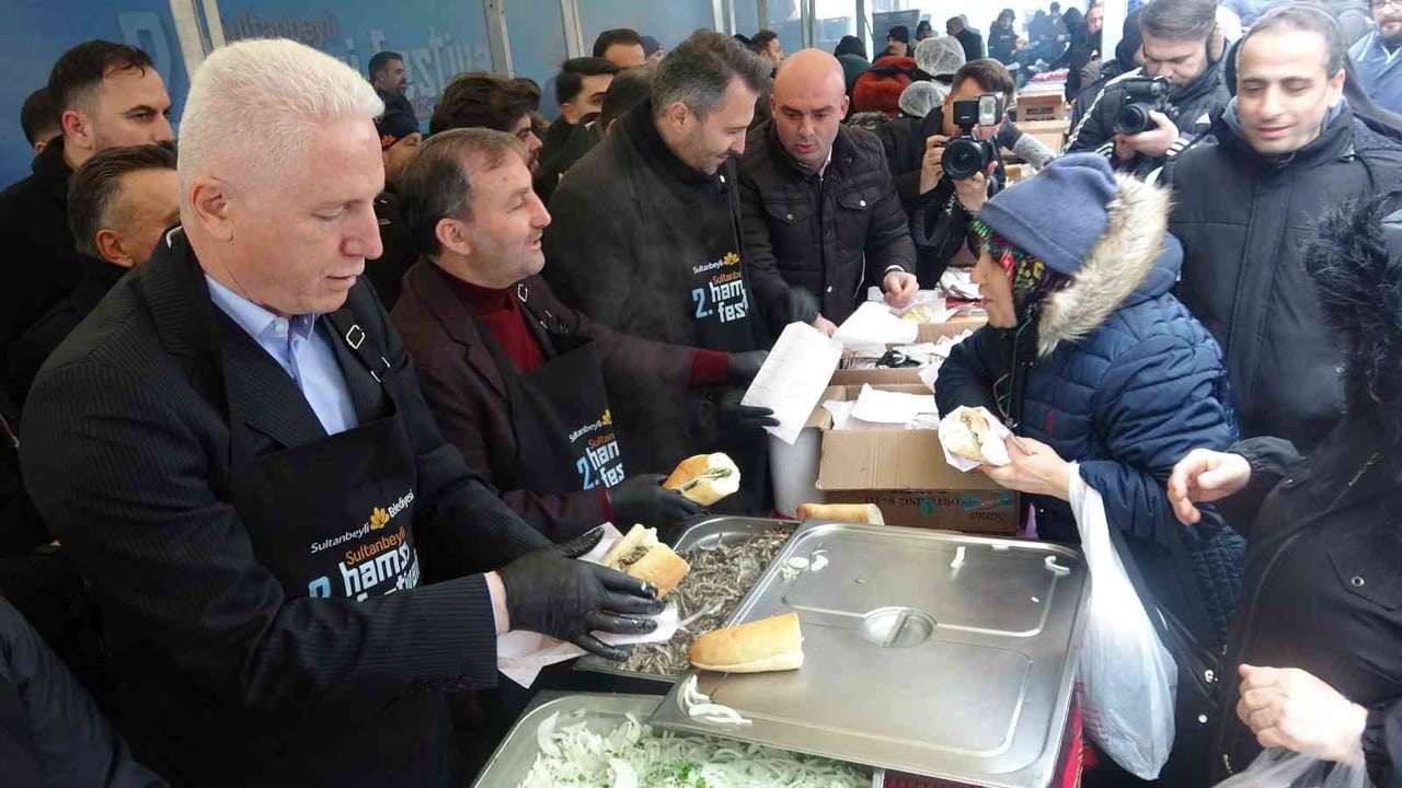 SULTANBEYLİ BELEDİYESİ EV SAHİPLİĞİNDE DÜZENLENEN 2. HAMSİ FESTİVALİ, VATANDAŞLARIN YOĞUN...