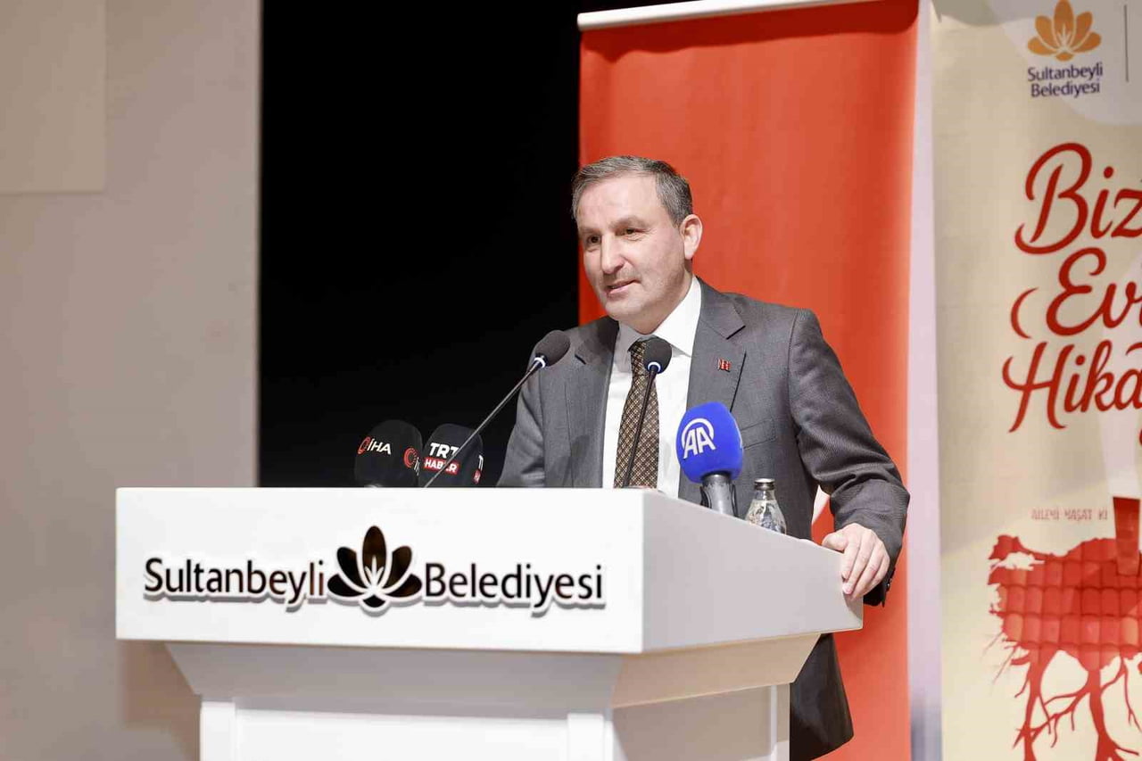 SULTANBEYLİ BELEDİYESİNİN EV SAHİPLİĞİNDE, TİYATRO AKADEMİSİ TARAFINDAN HAZIRLANAN 'BİZİM EVİN...