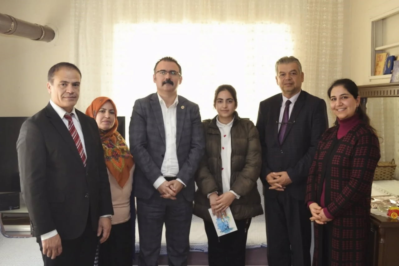 SULTANHİSAR KAYMAKAMI ALİ EKBER ATEŞ, 'MİSAFİRİM KAYMAKAMIM' PROJESİ KAPSAMINDA ÖĞRENCİLERİN...