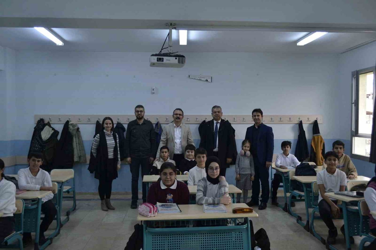 SULTANHİSAR KAYMAKAMI ALİ EKBER ATEŞ, ŞEHİT ŞÜKRÜ ÖKSÜZ İMAM HATİP ORTAOKULU İLE FAHRİYE DİLEREK...