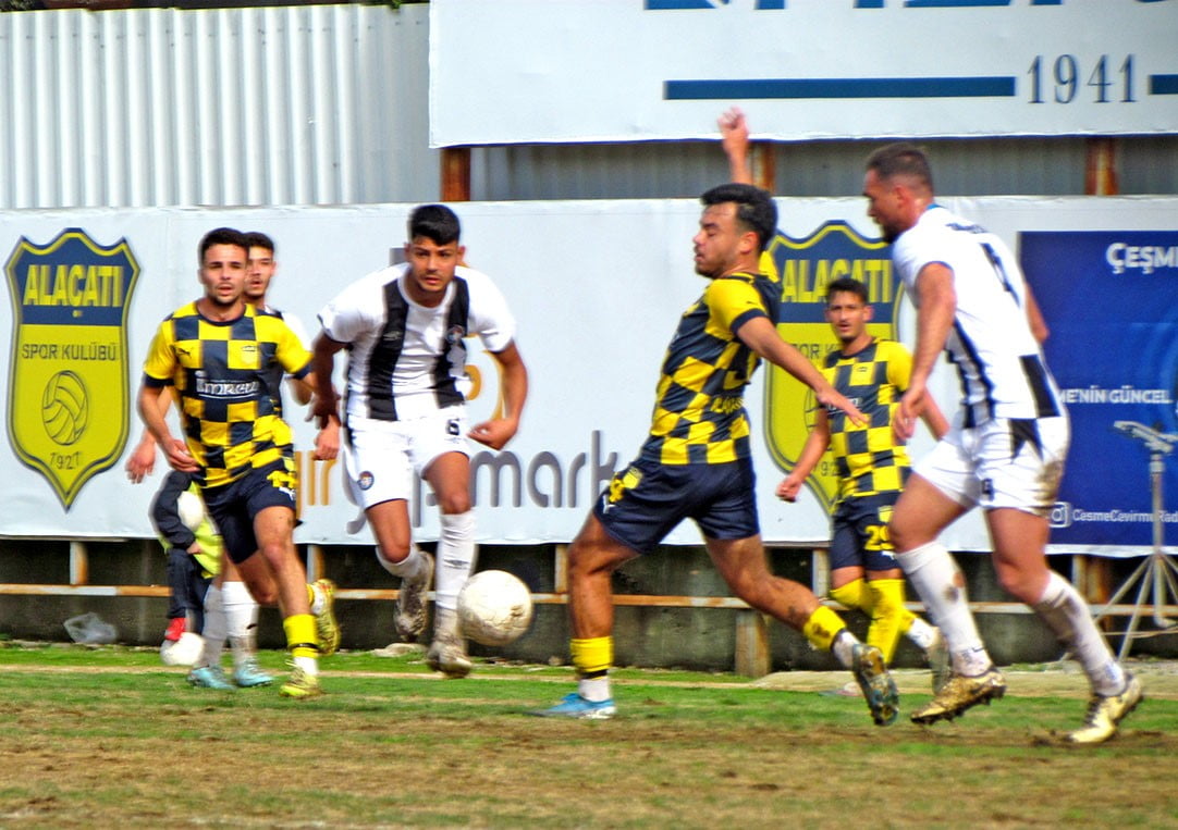 SÜPER AMATÖR’DE YEREL DERBİ BERABERE BİTTİ: ALAÇATISPOR - ÇEŞME BELEDİYESPOR 2-2