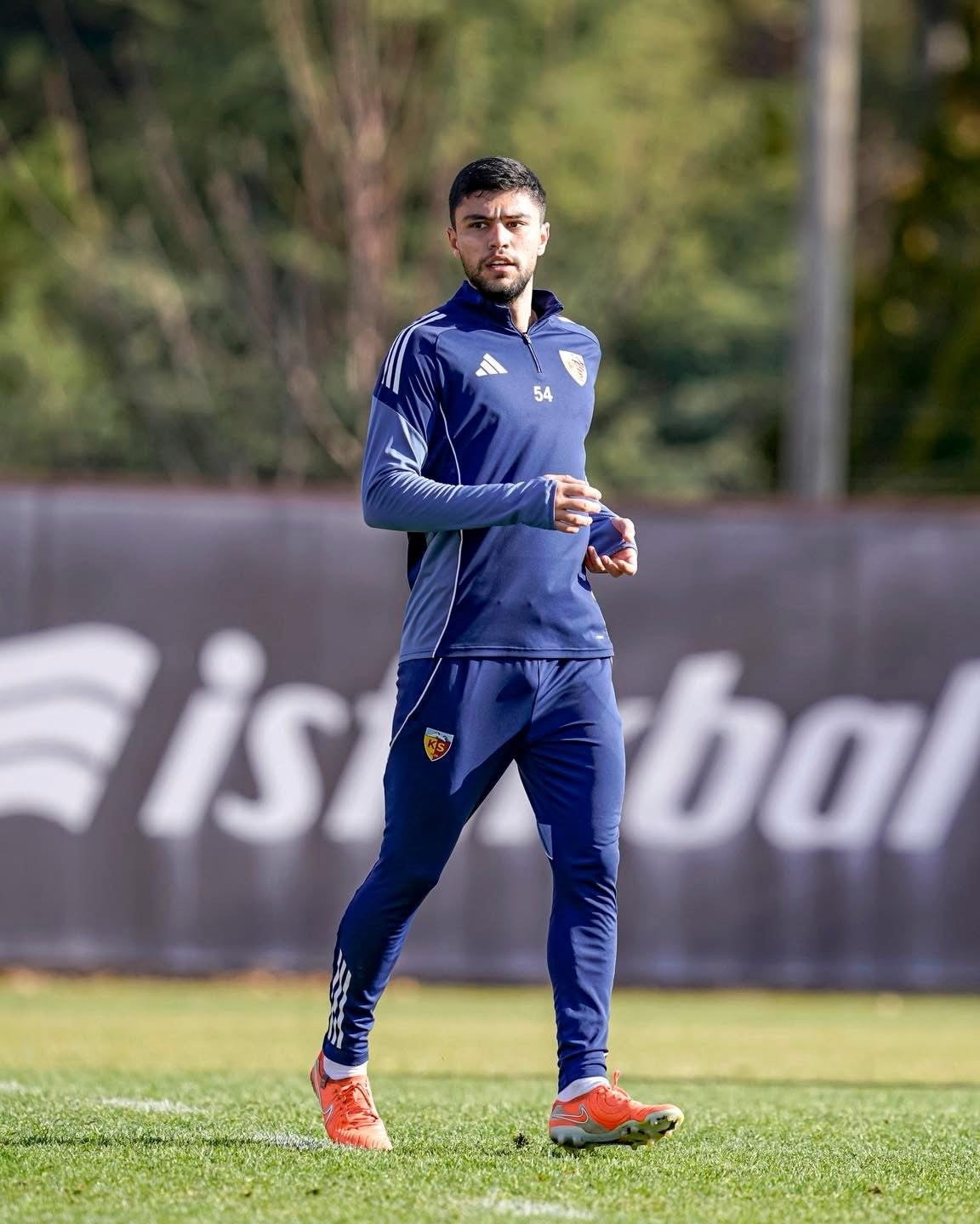 SÜPER LİG EKİPLERİNDEN KAYSERİSPOR, DEFANS OYUNCUSU ARİF KOCAMAN‘I TFF 1. LİG TAKIMLARINDAN...